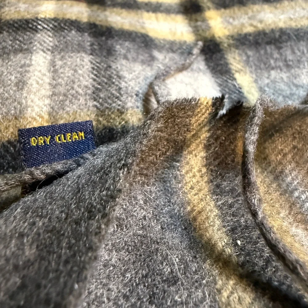 Club‎ Room 100% Cashmere Plaid Scarf Gray Tan Fringe Warm Winter Accessory
